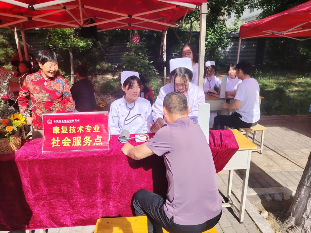职业教育活动周盛况空前：聚焦老年服务与康复美容，展现职业教育新风采